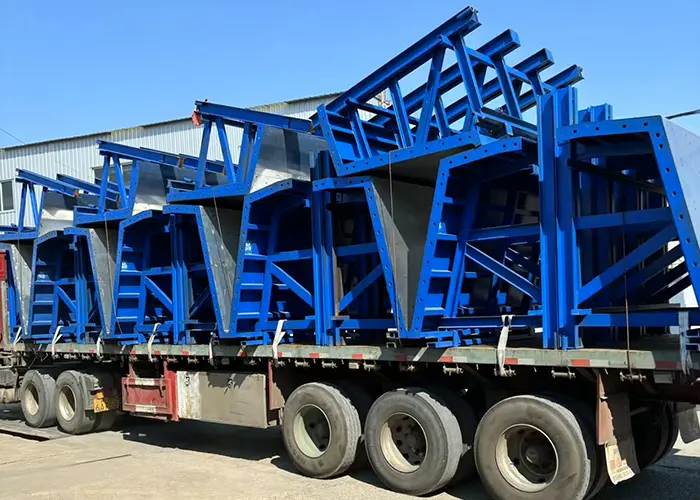 Focus sur les coffrages en acier pour poutres-caissons et poutres en T, permettant une construction efficace de projets de ponts